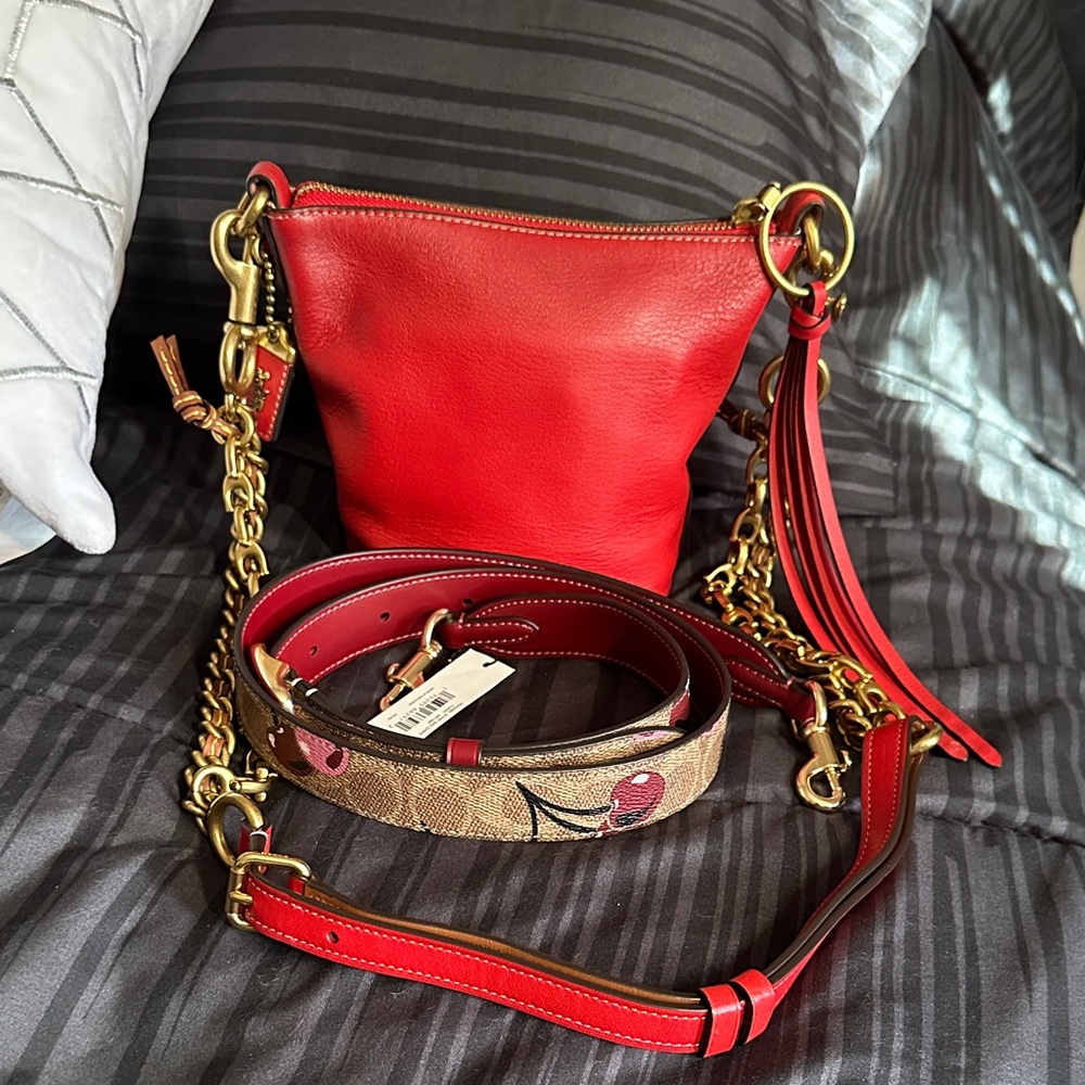 Red Leather Women's Bag with Chain Strap - Picture 11 of 11